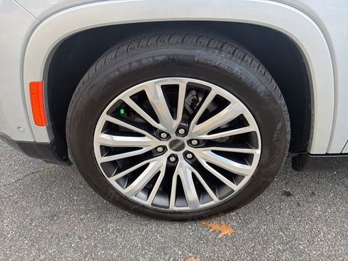 Used 2024 Jeep Grand Wagoneer L Series III image 10