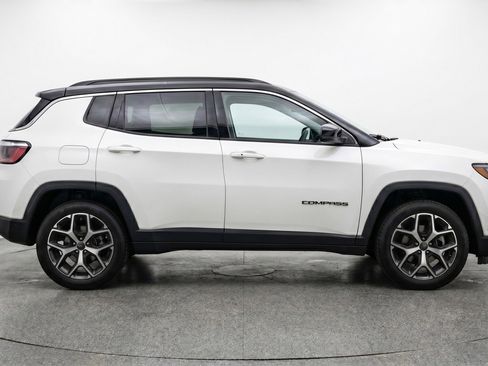Used 2025 Jeep Compass Limited image 11