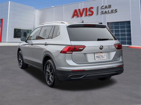 Used 2024 Volkswagen Tiguan SE image 9