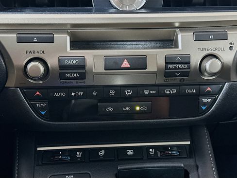 Used 2017 Lexus ES 350 w/ Luxury Package image 23