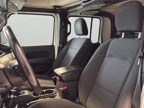 Used 2022 Jeep Gladiator Sport image 11