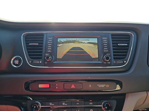 Used 2017 Kia Sedona LX w/ LX Essentials Premium Package FWD image 22