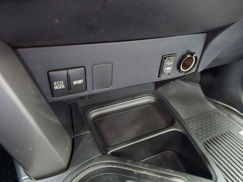 Used 2016 Toyota RAV4 LE image 29