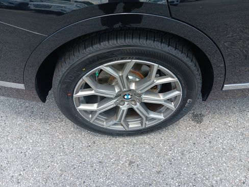 Used 2021 BMW X7 xDrive40i w/ Premium Package AWD/4WD image 6