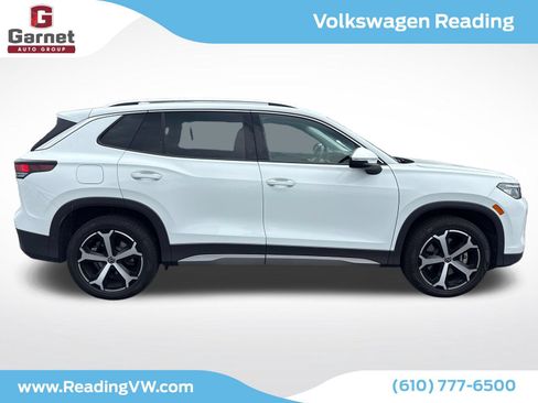 Used 2025 Volkswagen Tiguan SE w/ Panoramic Sunroof Package AWD/4WD image 6