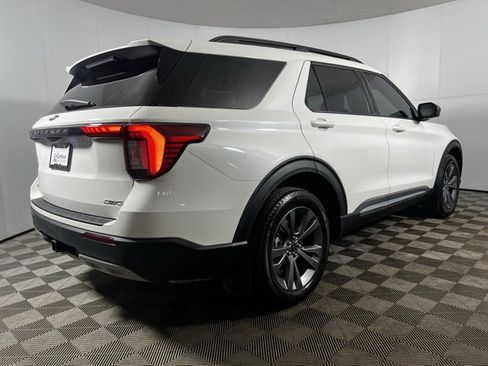 Used 2025 Ford Explorer Active w/ Active Comfort Package image 5