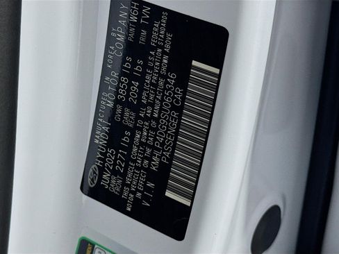 Certified 2025 Hyundai Elantra Limited image 31