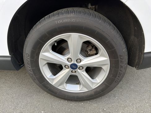 Used 2020 Ford Edge SE image 14