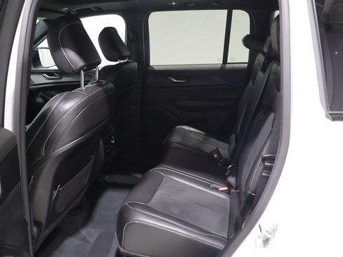 Used 2023 Jeep Grand Cherokee Altitude AWD/4WD image 18