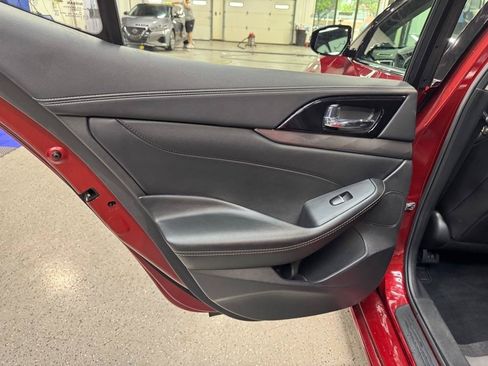 Used 2023 Nissan Maxima SL FWD image 13