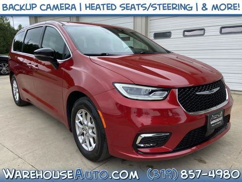 Used 2025 Chrysler Pacifica Select FWD image 1
