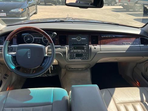 Used 2006 Lincoln Town Car Signature RWD image 76