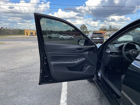 Certified 2025 Nissan Altima 2.5 S image 8