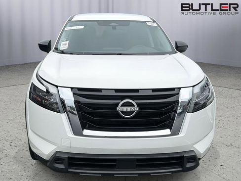 Used 2024 Nissan Pathfinder S FWD image 4