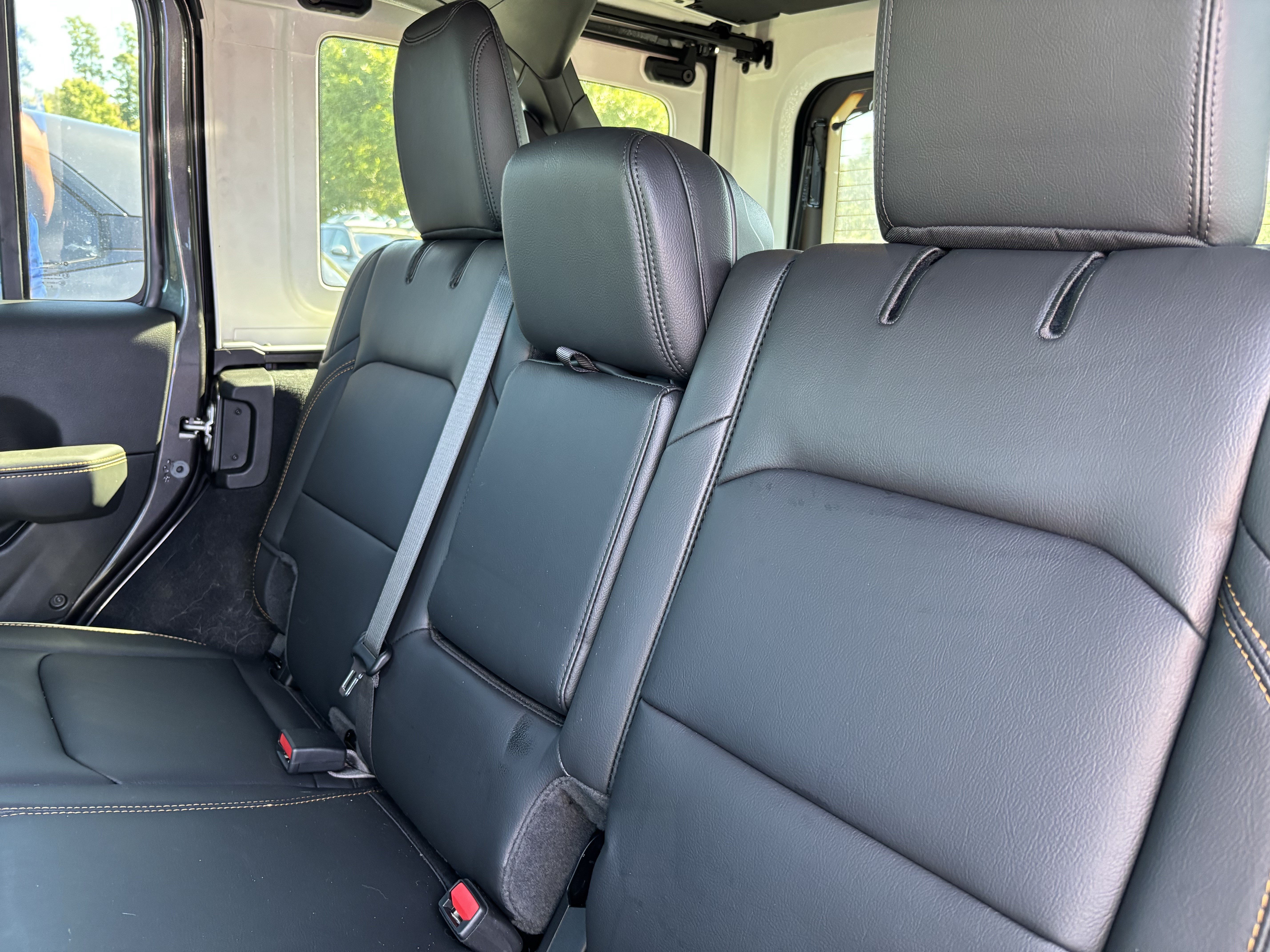 Used 2026 Jeep Wrangler Unlimited Sahara AWD/4WD image 33