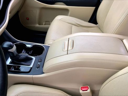 Used 2015 Toyota Highlander Limited image 14