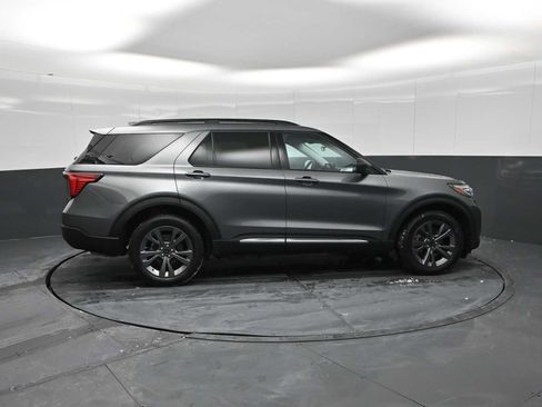 Used 2025 Ford Explorer Active w/ Active Comfort Package image 9