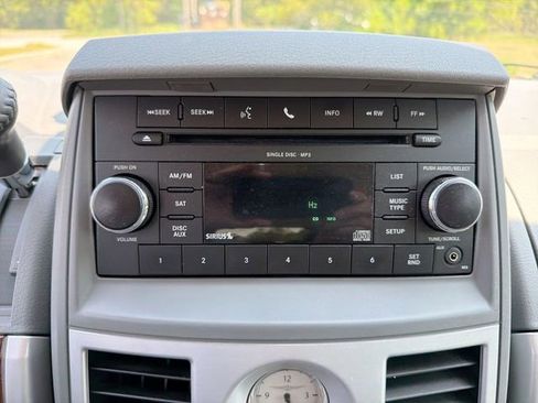 Used 2010 Chrysler Town & Country Touring FWD image 19
