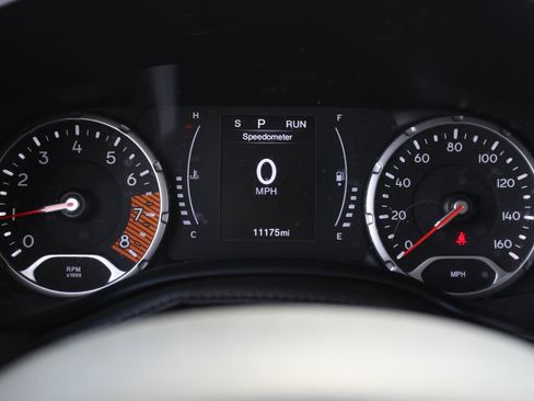 Used 2023 Jeep Renegade Latitude w/ Premium Group image 17