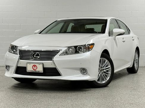 Used 2015 Lexus ES 350 w/ Luxury Package FWD image 2