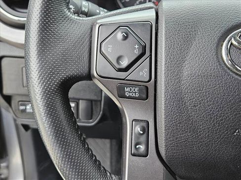 Used 2022 Toyota Tacoma TRD Off-Road w/ Technology Package AWD/4WD image 10