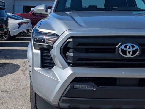 Used 2024 Toyota Tacoma SR5 AWD/4WD image 9