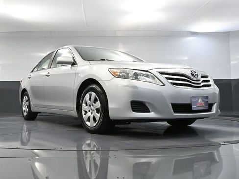 Used 2011 Toyota Camry LE image 45