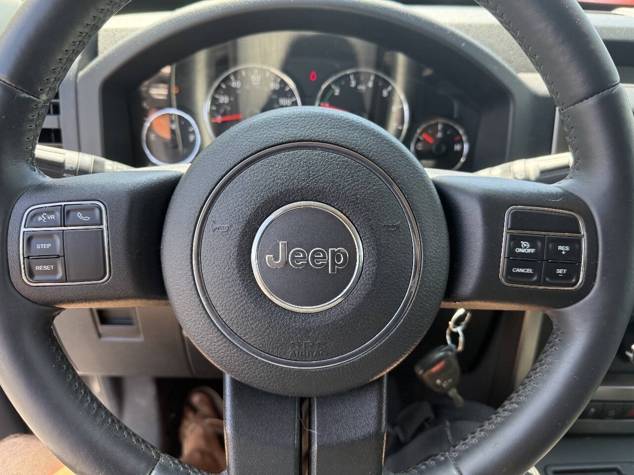 Used 2012 Jeep Liberty Sport AWD/4WD image 32
