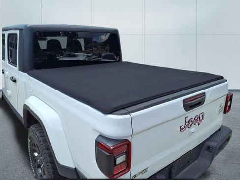 Used 2021 Jeep Gladiator Willys image 5