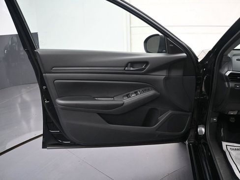 Used 2024 Nissan Altima 2.5 S FWD image 8