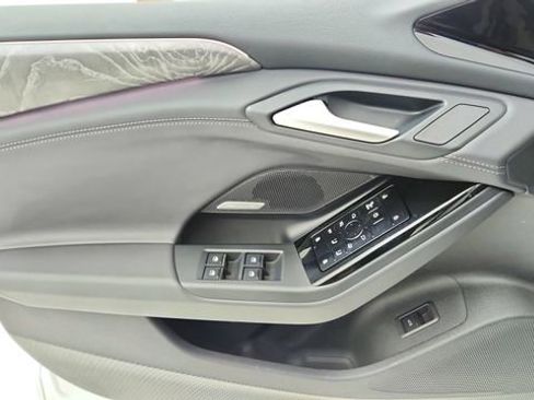 Used 2025 Audi A6 e-tron Premium Plus w/ Premium Plus image 34