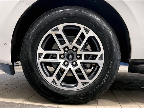 Used 2025 Ford Expedition Active image 7