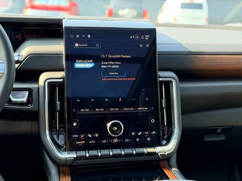Used 2025 GMC Yukon Denali w/ Sun & Power Step Package AWD/4WD image 26