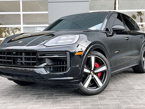 Used 2025 Porsche Cayenne GTS w/ Premium Package Plus image 1