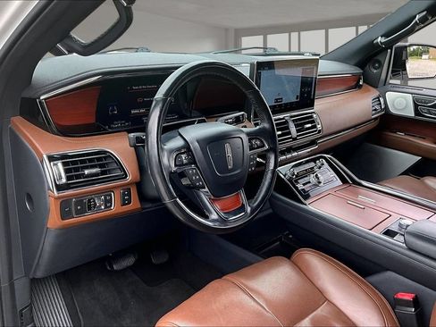 Used 2022 Lincoln Navigator Reserve AWD/4WD image 16