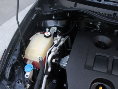 Used 2018 Toyota Corolla iM image 18