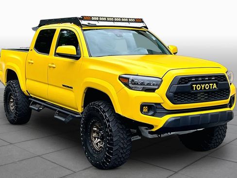 Used 2021 Toyota Tacoma SR5 AWD/4WD image 3