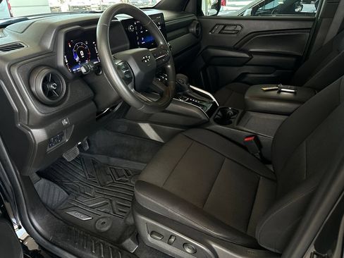 Used 2023 Chevrolet Colorado Trail Boss w/ Technology Package AWD/4WD image 10