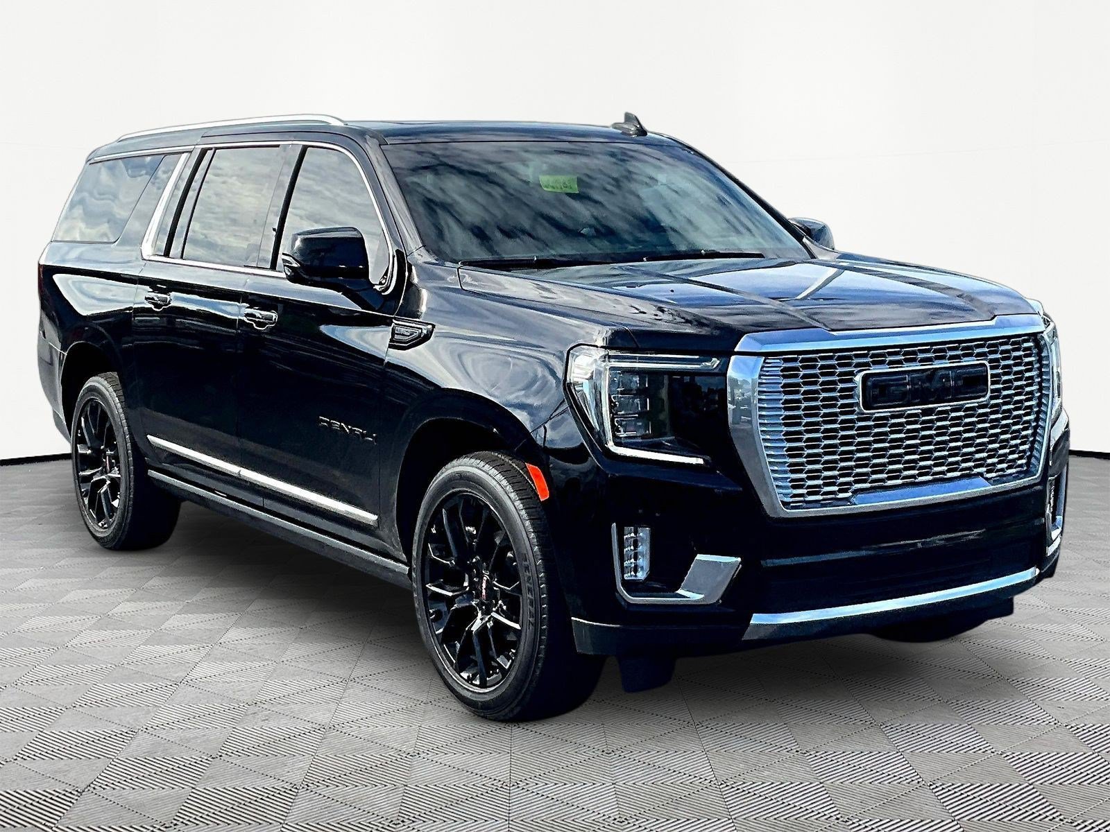Used 2022 GMC Yukon XL Denali AWD/4WD image 3