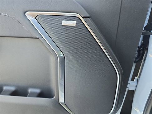 New 2026 GMC Sierra 1500 SLT image 17