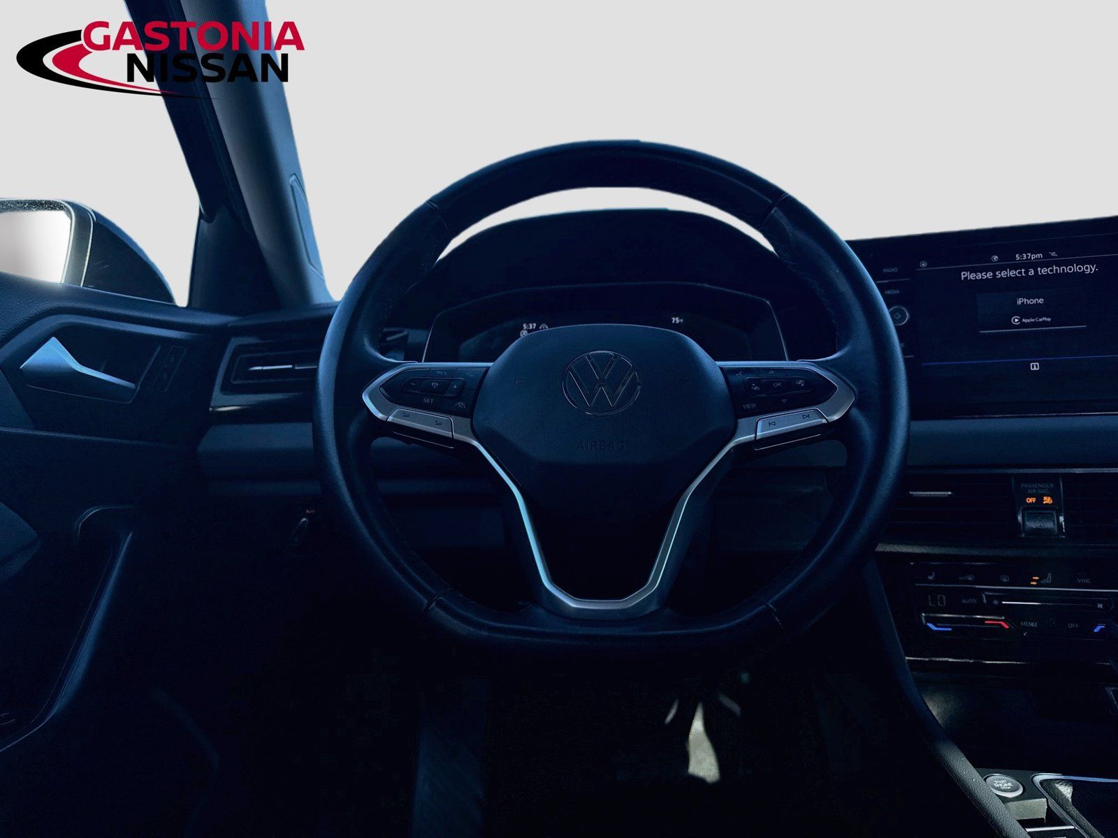 Used 2025 Volkswagen Jetta SE FWD image 30