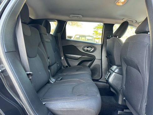 Used 2016 Jeep Cherokee Latitude AWD/4WD image 25