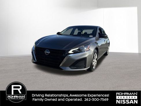 Used 2025 Nissan Altima 2.5 S FWD image 2