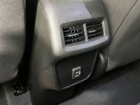 Used 2022 Chevrolet Equinox LT w/ Driver Convenience Package image 27