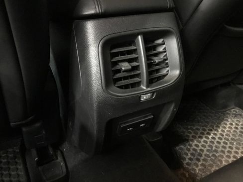 Used 2019 Jeep Cherokee Latitude Plus AWD/4WD image 34