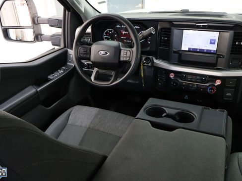 Used 2025 Ford F250 XLT image 28