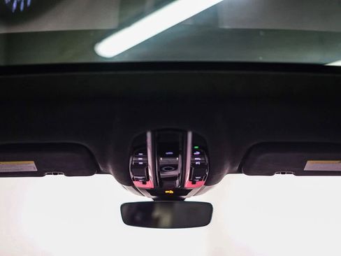 Used 2022 Porsche Cayenne Turbo image 12