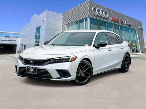 Used 2023 Honda Civic Sport image 1