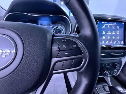 Used 2019 Jeep Cherokee Limited FWD image 20