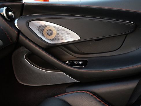 Used 2023 McLaren GT image 19